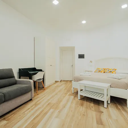 Lara's By I Borbone Neapol