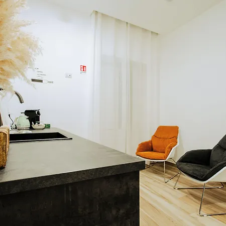 Lara's By I Borbone Pensjonat Neapol