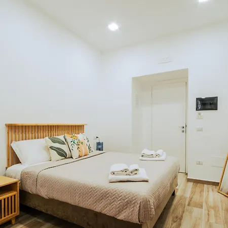 Lara's By I Borbone Neapel